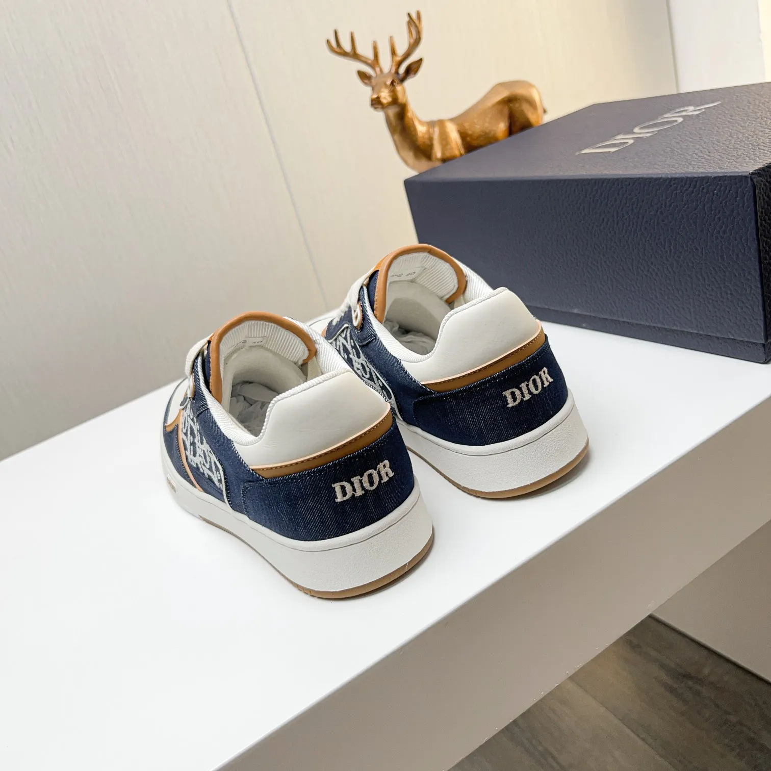 Men's Men's Shoes 💰400 [New] 🦩🦩Dior - Low-top sneakers 2025 spring men's collection new arrivals [Celebrate][Celebrate][Celebrate], reinterpret the basketball shoe design and become a classic Dior item [Strong][Strong][Strong], crafted in black and cream white smooth cowhide with beige suede, leather display on the side The CD logo, tongue, sole and back side are decorated with various distinctive details to enhance the style[666][666], while eyelet details, topstitching and rubber panels highlight the dynamic charm of its athletic style[strong][strong][strong]. It has a two-color rubber sole, which can be matched with various clothing to create a refined look. Size: 38 to 44 (45 can be customized